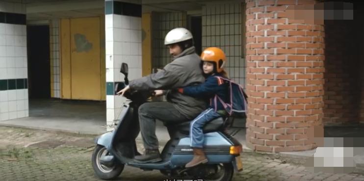 男孩背后长了一只翅膀,男孩身上长了一对翅膀是什么电影