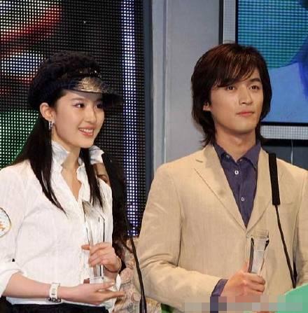 胡歌刘亦菲疑似领证,网传胡歌刘亦菲领证