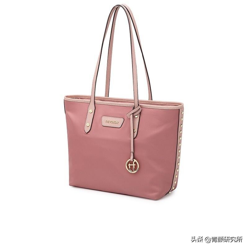 轻奢小众包包种草好看高级不撞款,10款时尚圈最受宠的轻奢包包