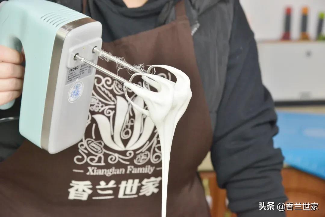 「香兰教程」熬糖版牛轧糖，这样做的牛轧糖好像草莓味的云朵