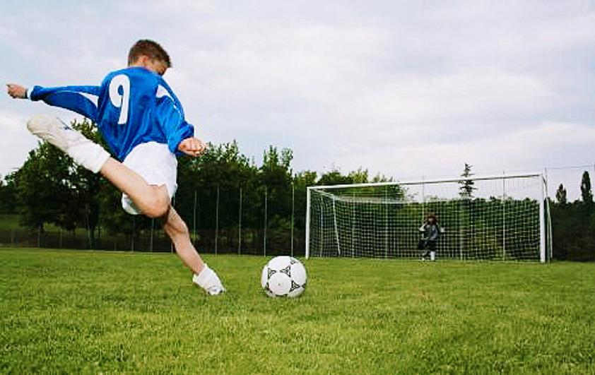 足球脚背内侧踢球的口诀,实用的踢球技巧