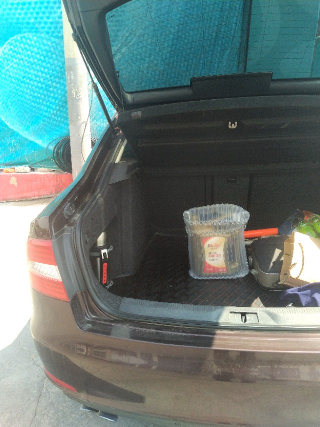 发动机机油加多了怎么回事,汽车机油加多了如何解决