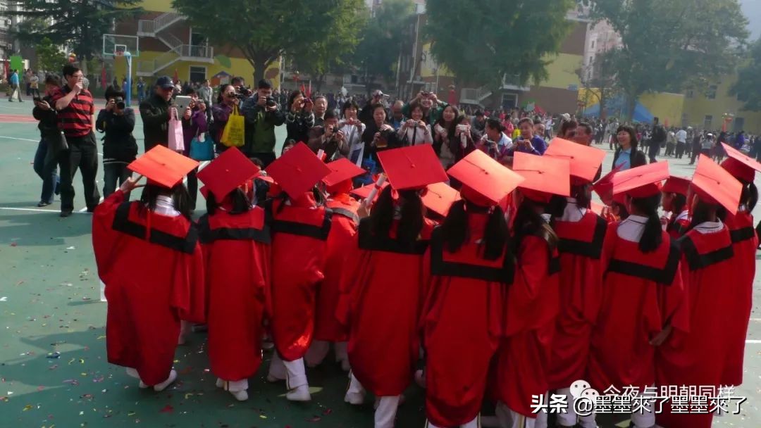 女儿在加拿大读书,女儿在学钢琴