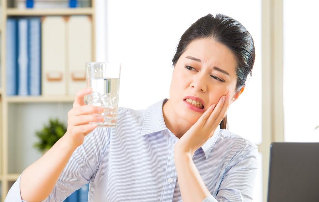 有口腔溃疡吃饭好疼,口腔溃疡张嘴就特别疼耳朵也疼