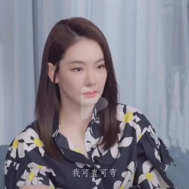 承认割双眼皮后，她又坦白自己是双性恋，与前女友的恋情浮出水面