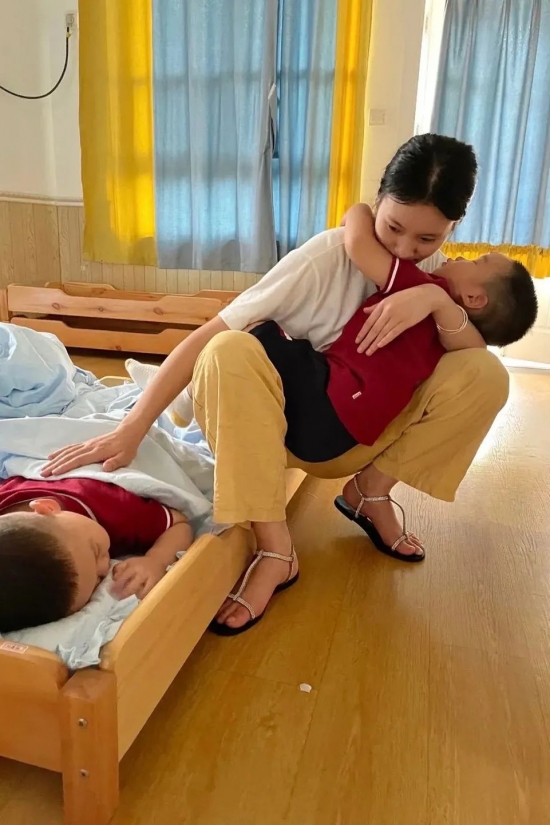 感恩有你共赴未来,感恩有你与爱同行