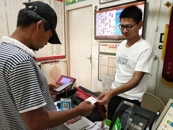 帮别人买彩票中了没买,帮朋友买彩票没买但中奖了