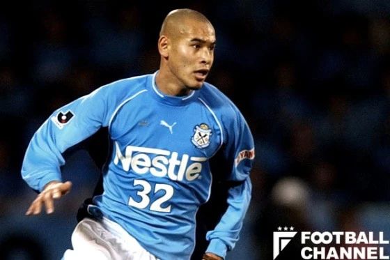 J联赛的平成时代之2002年：实况最强日本中锋诞生东京不热小贝热