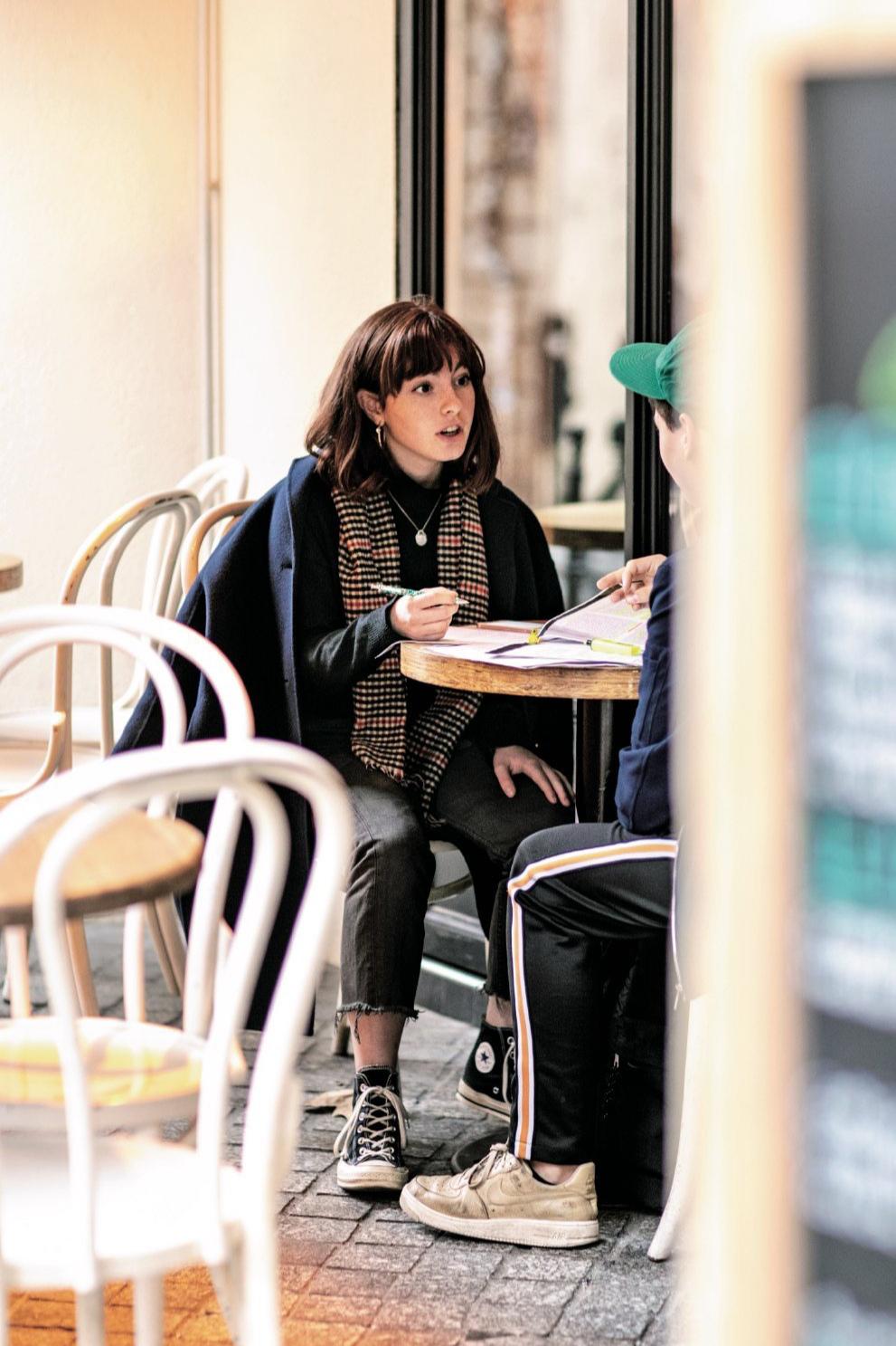 好看的高帮帆布鞋冬季搭配,今年爆款长靴低跟