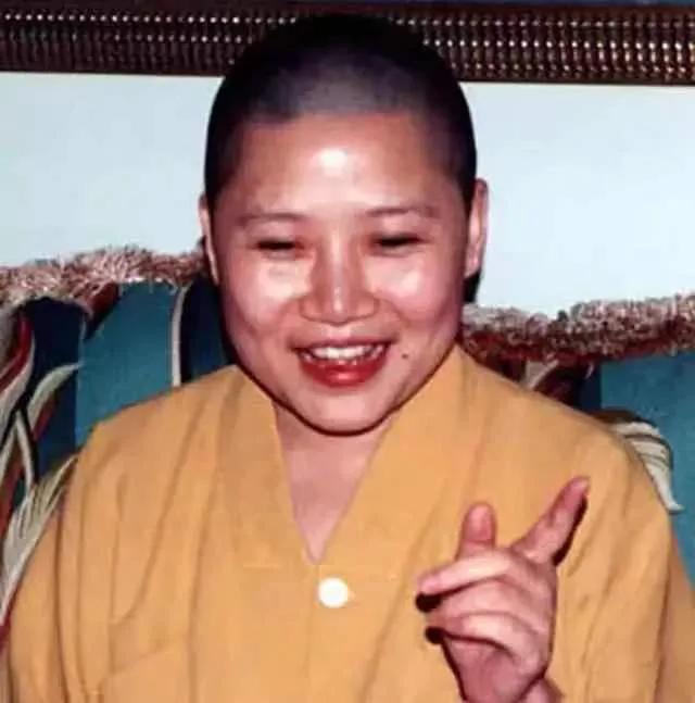 “乱世慷慨我行歌，千万人中有相和”女歌手（李娜）因爱出家？