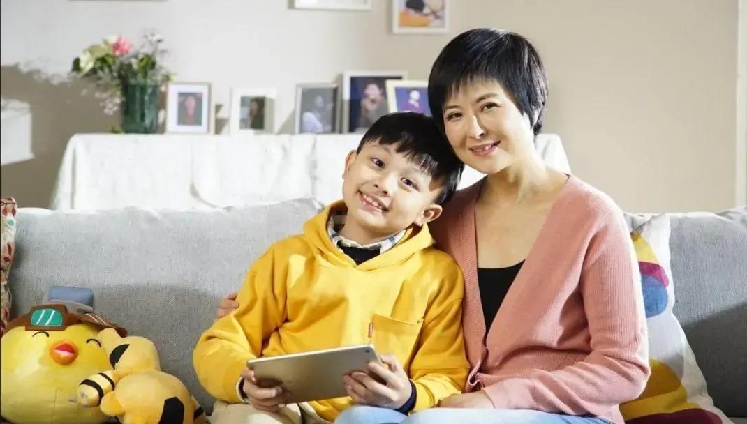 北大才女瞒60岁丈夫，豪掷百万投资画漫画的二混子，现结局如何