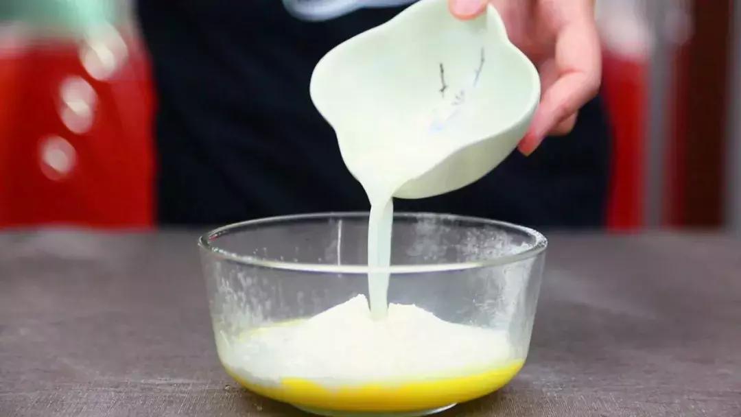 如何做小奶糕,新鲜出炉软糯香甜的小奶糕