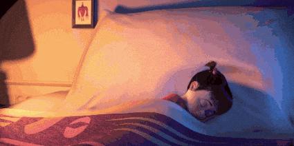 年轻人腰老是很硬怎么锻炼,四个小动作帮你缓解腰部疼痛症状