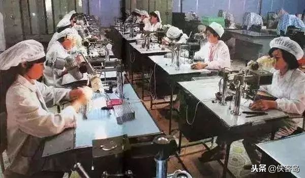 「岛读」省长打喷嚏绷断皮带,总理大笑:报应!