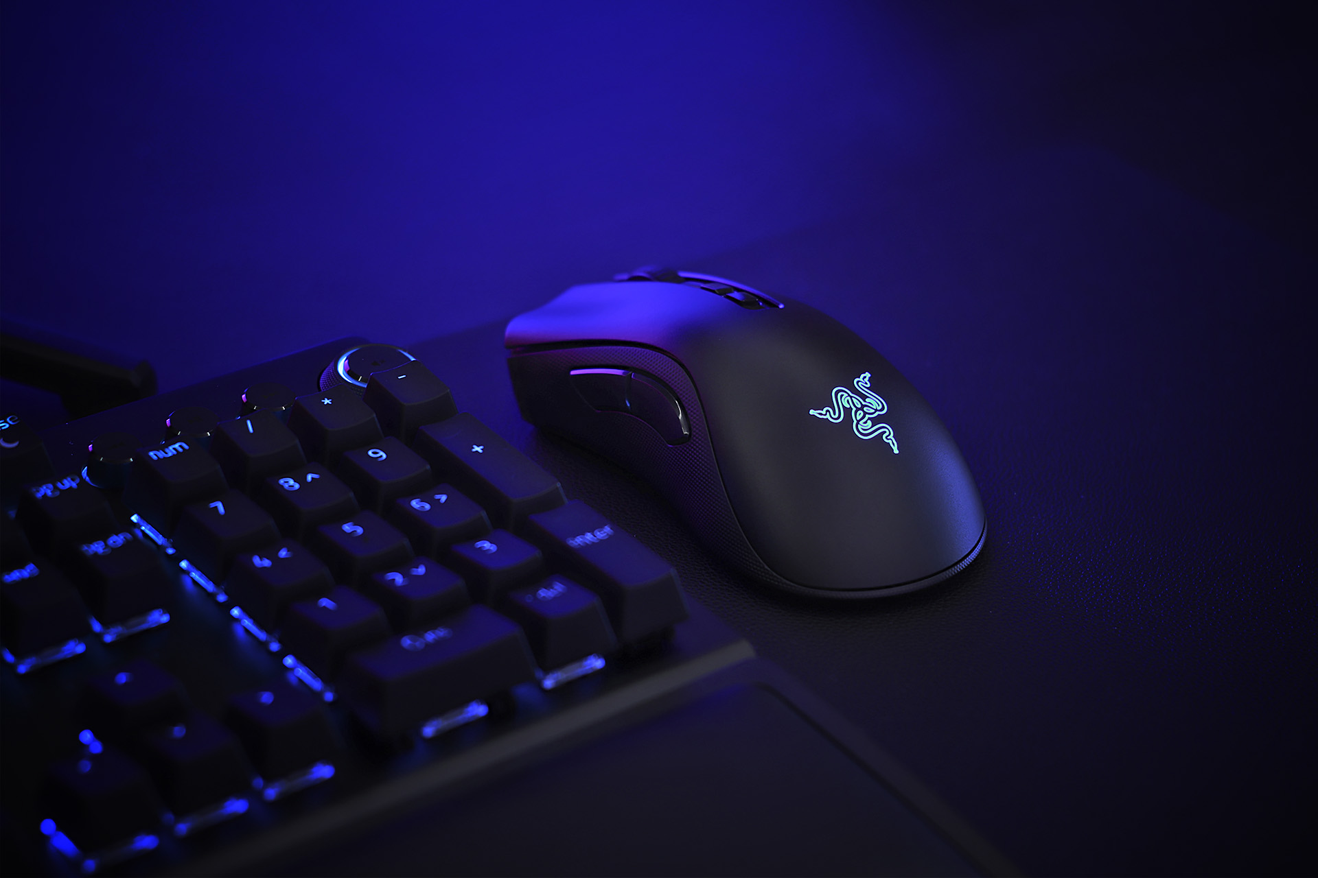 雷蛇无线入耳式游戏耳机电脑体验,雷蛇电竞耳机推荐头戴式蓝牙耳机