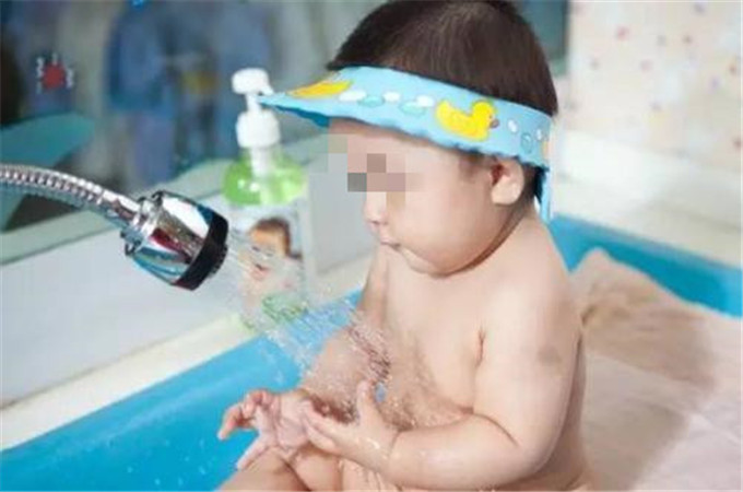 孩子抗拒洗头洗澡,三岁孩子抗拒洗澡怎么办