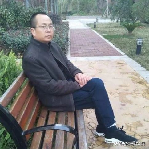 教师集体性侵案:27年前女生控诉遭33次强奸,疑点重重