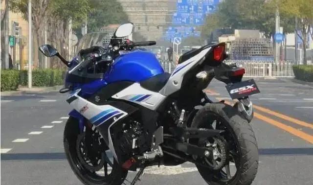 仿赛250排量推荐,大几千双缸250仿赛摩托车跑车推荐