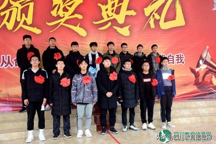 遂宁外国语学校校园足球,蓬溪实验中学2024表彰大会视频