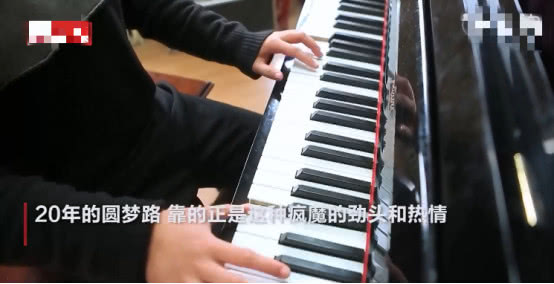 单亲妈妈守护脑瘫儿子康复之路,单亲妈妈月入五千能养孩子吗