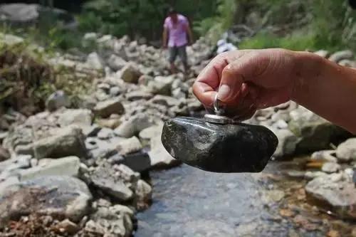 磁铁寻宝吸到兰博基尼,磁铁寻宝黑晶石