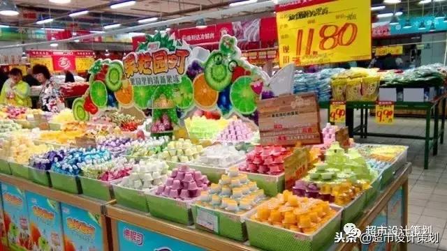 超市食品陈列摆放效果图,超市休闲食品创意陈列图片