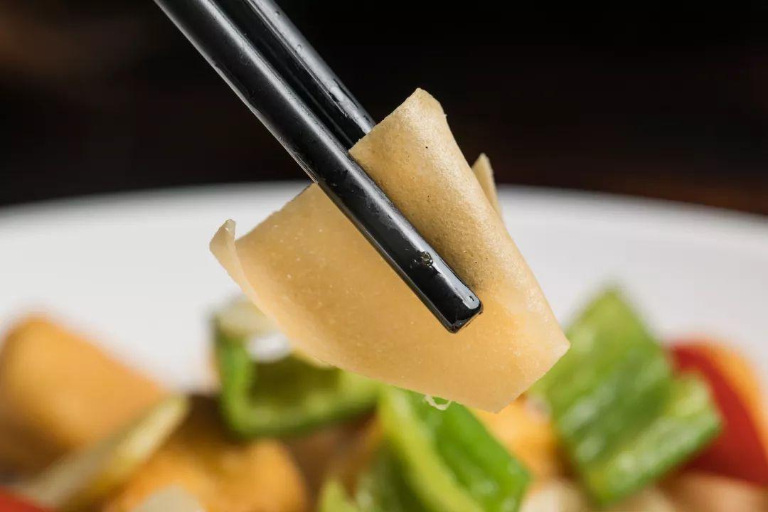 宝安人的顺德饭堂，生蚝用木桶蒸，还加黑松露