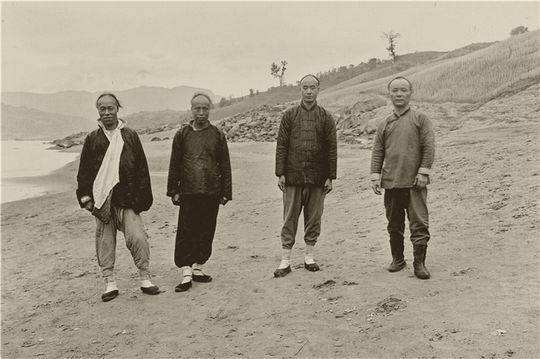 民国中式服饰,民国穿长衫的先生