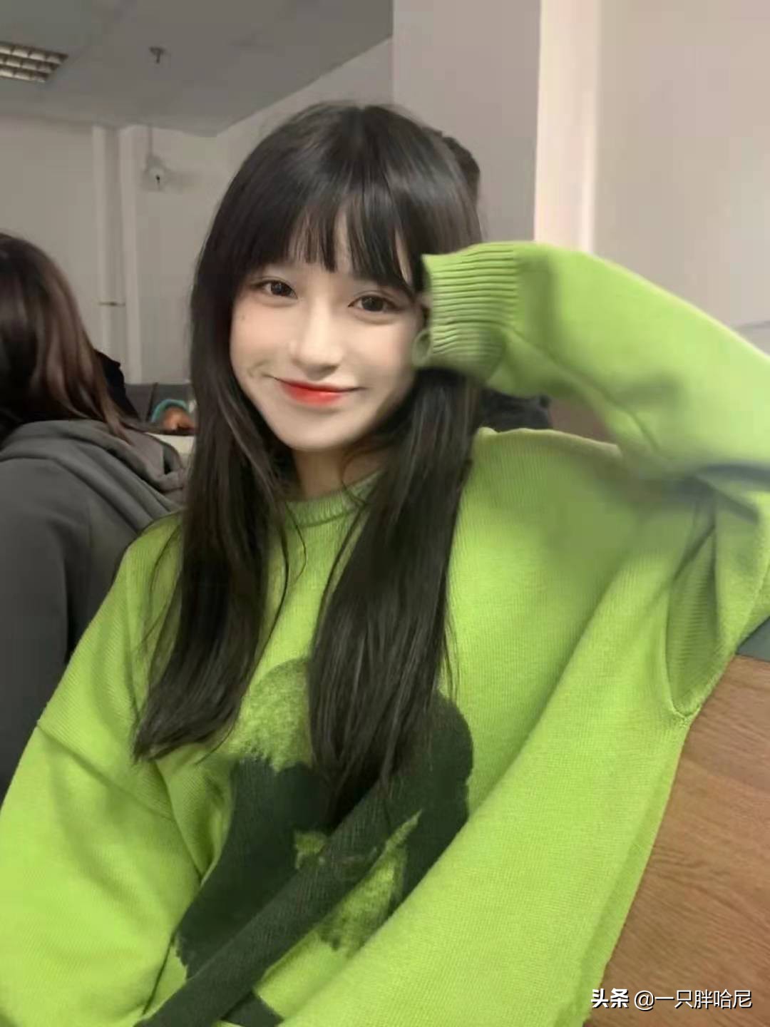 一款减龄且修颜的刘海发型,适合头大女生的发型学生党刘海