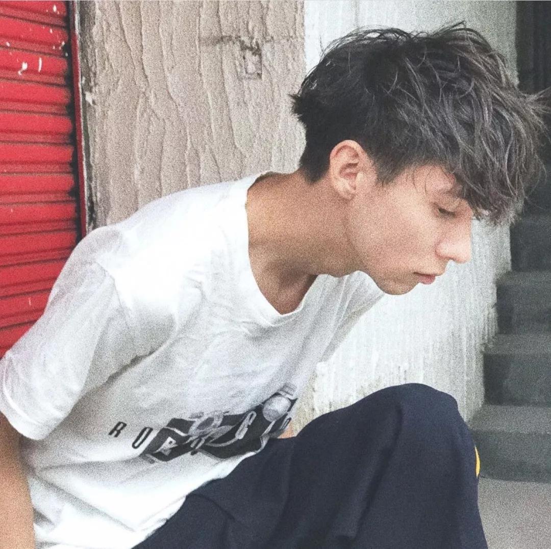 轻熟风小狼狗发型,小狼狗发型短发方脸