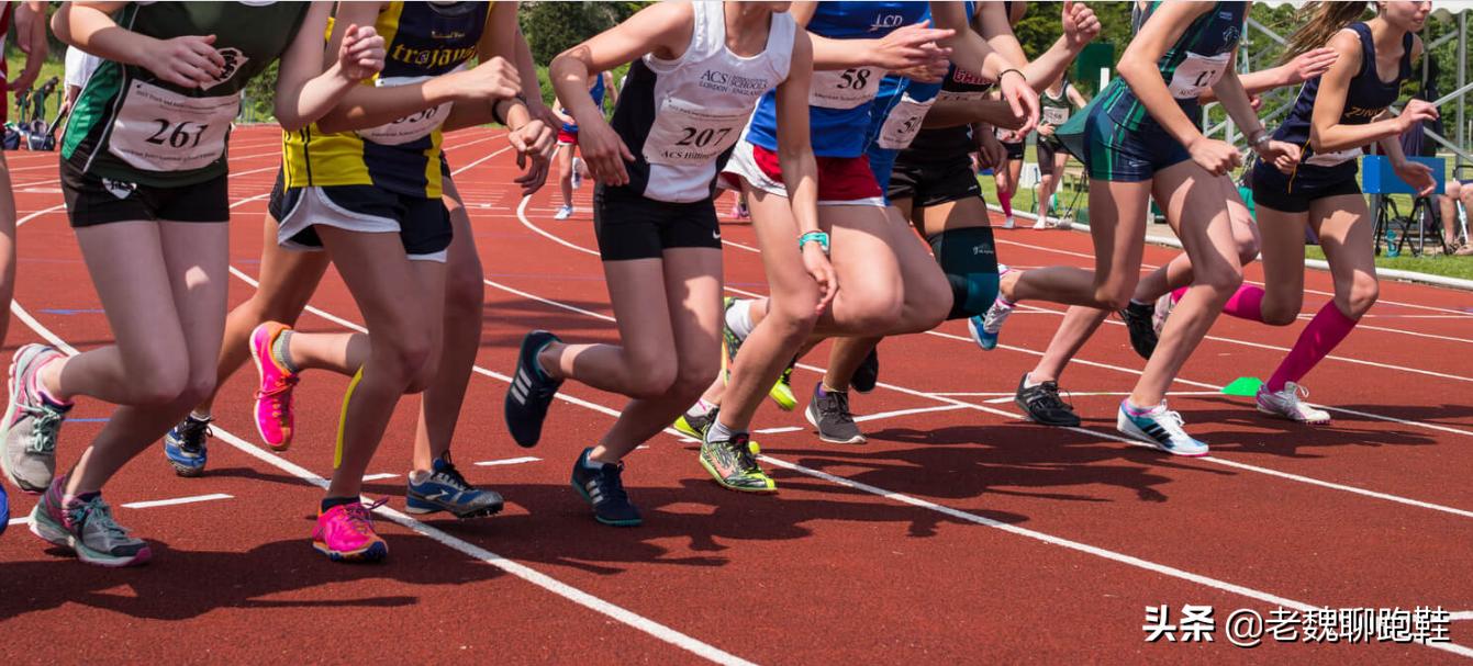 缓震极限高不容易踩实的缓震跑鞋,跑鞋推荐性价比前十名缓震