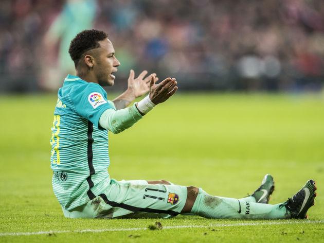 卖梅西买莱万,卖梅西签名球鞋