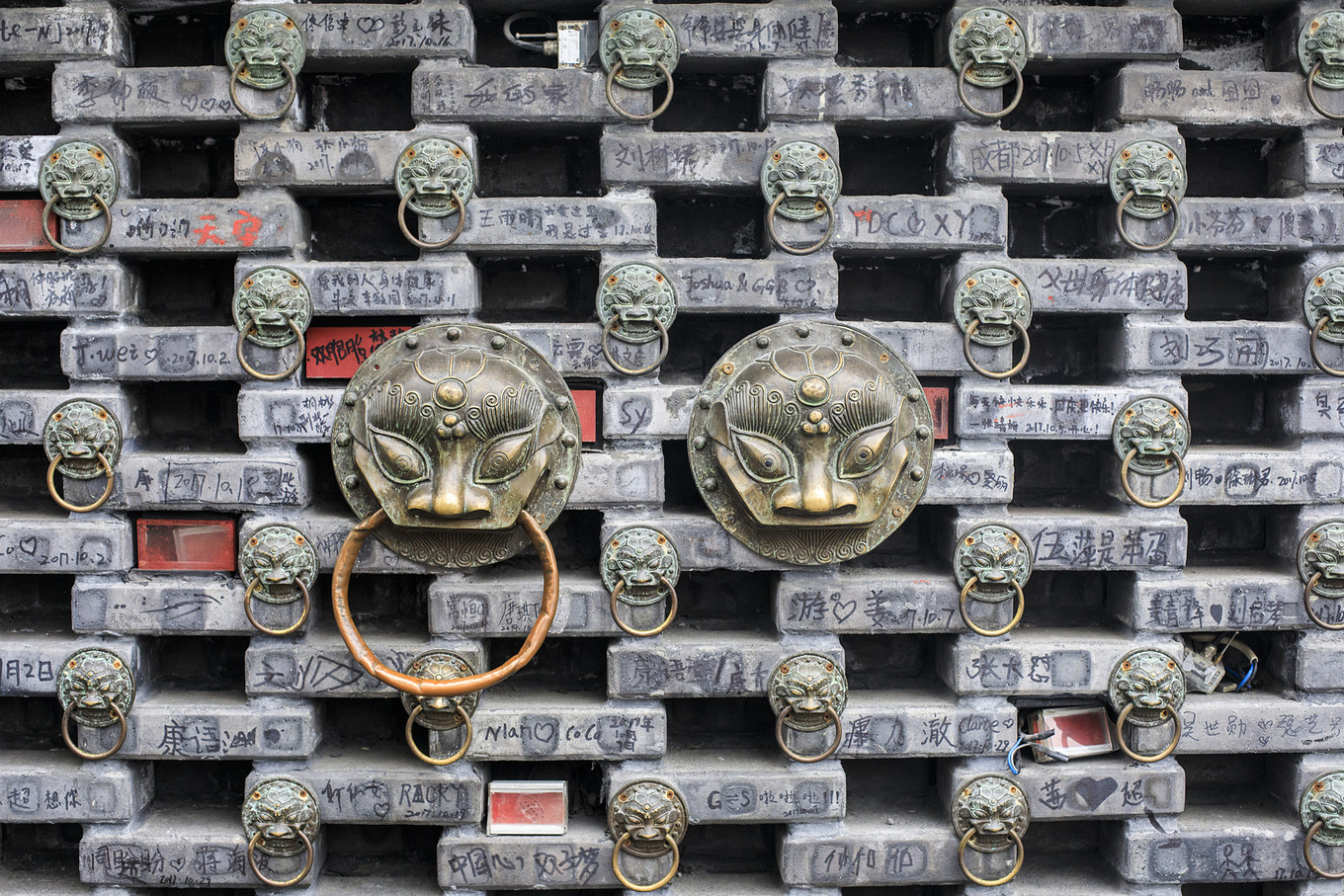 成都旅游最值得去的3个景点，武侯祠看历史，锦里宽窄巷子吃到撑