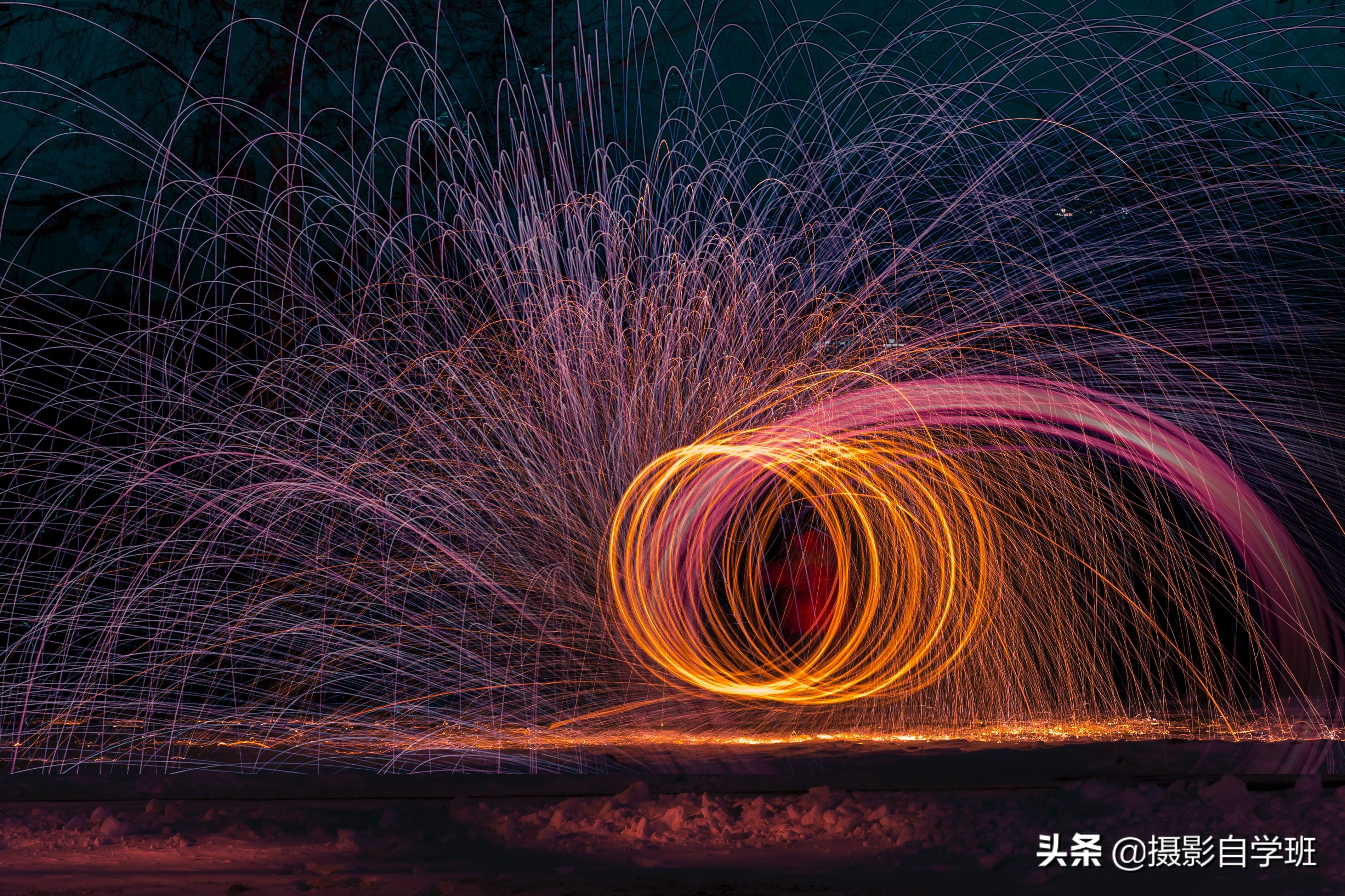 手机拍夜景的摄影技巧,夜景拍摄技巧不用三脚架