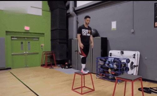 弹跳力在篮球中怎么发挥出来,没有弹跳能力通过训练就能扣篮