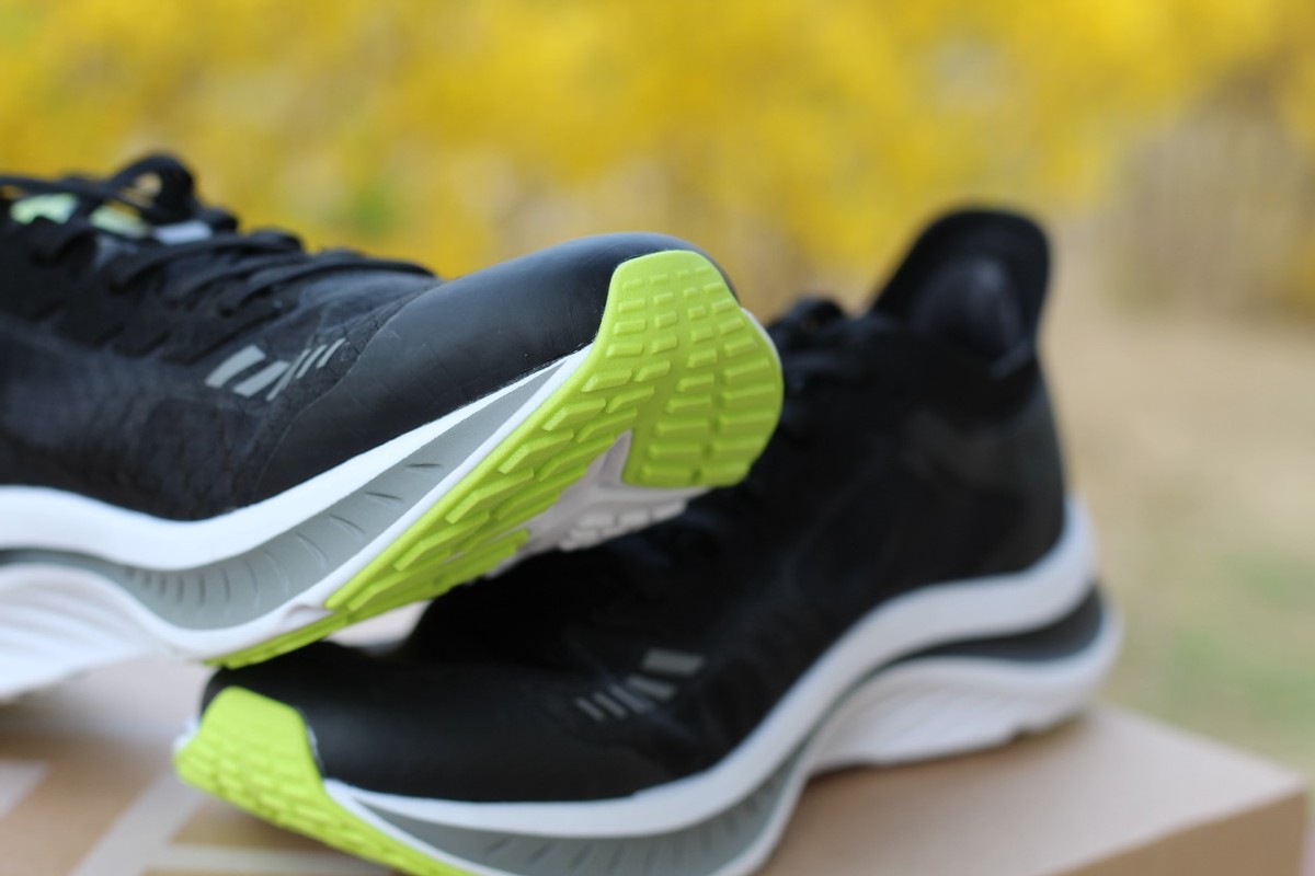 freetie轻跑鞋一代和二代,小米freetie云弹轻跑鞋