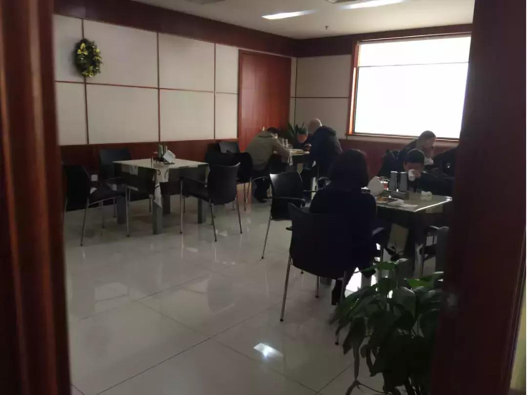 宝马有鸡腿?奔驰环境赞?豪华品牌客户餐大横评!