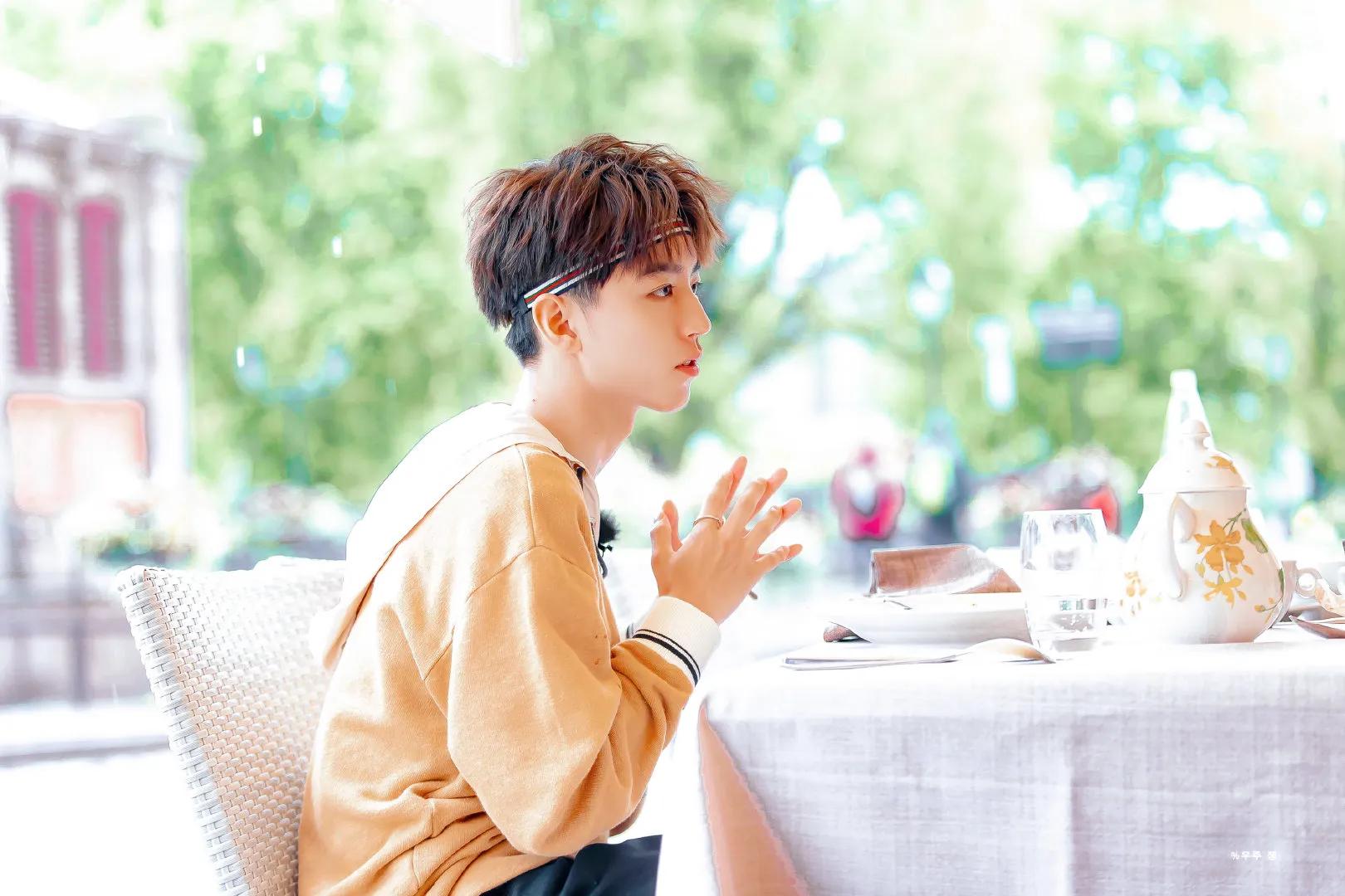 王俊凯为啥长得小,王俊凯最新采访照片