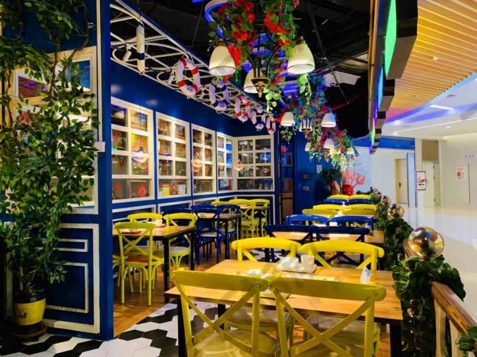 多嘴肉蟹煲餐厅设计,多嘴肉蟹煲点评