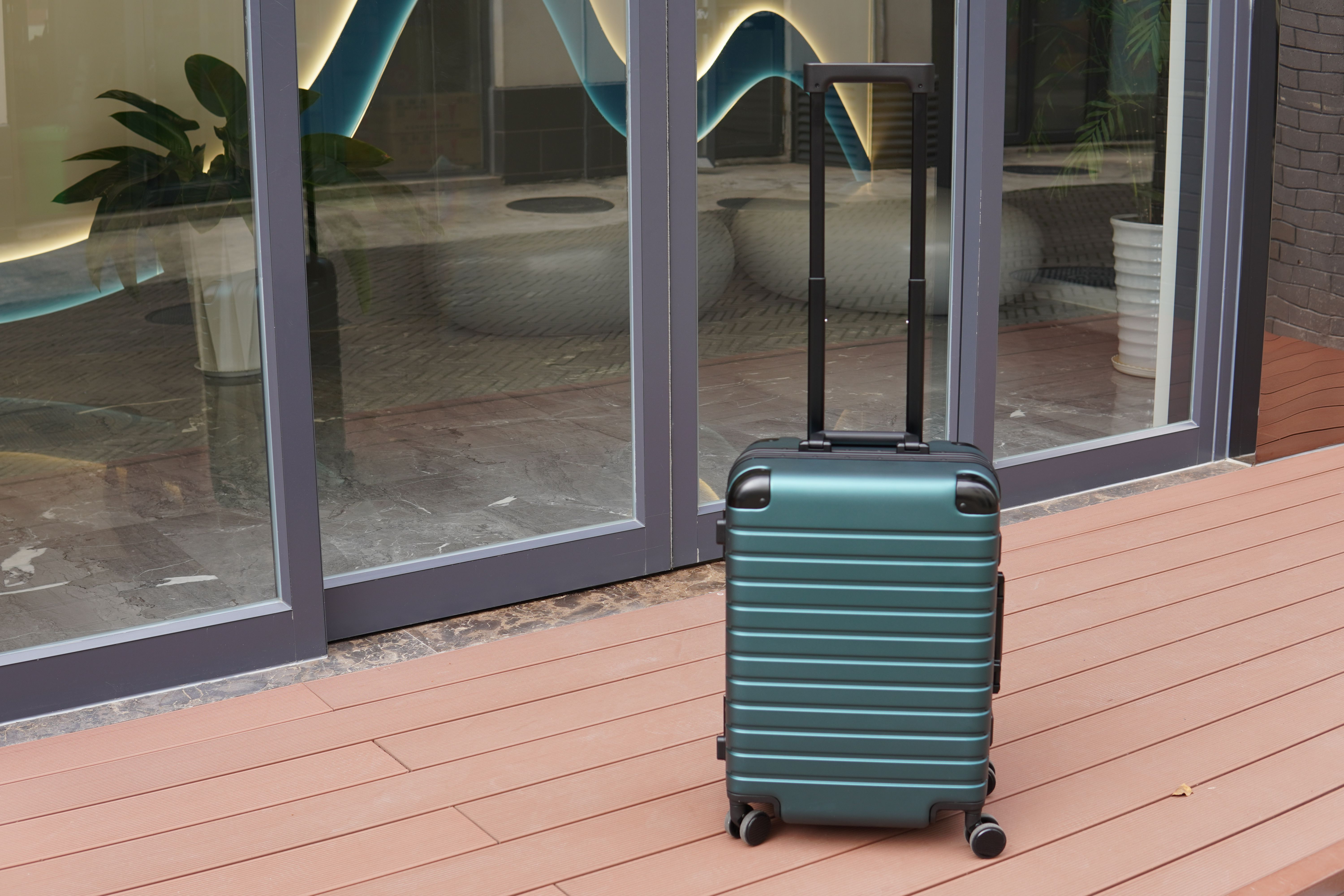 双十一即将来临，悠启多立克框体旅行箱上手简评