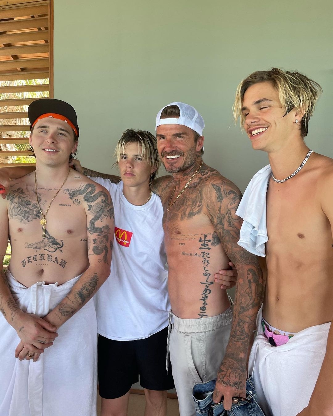 贝克汉姆的三个儿子照片帅气,贝克汉姆三儿子成长记