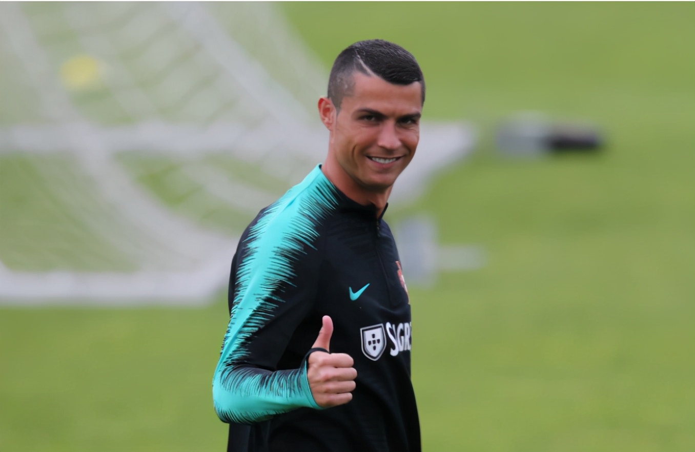 发型的改变是什么,37岁的c罗如何保持完美身材