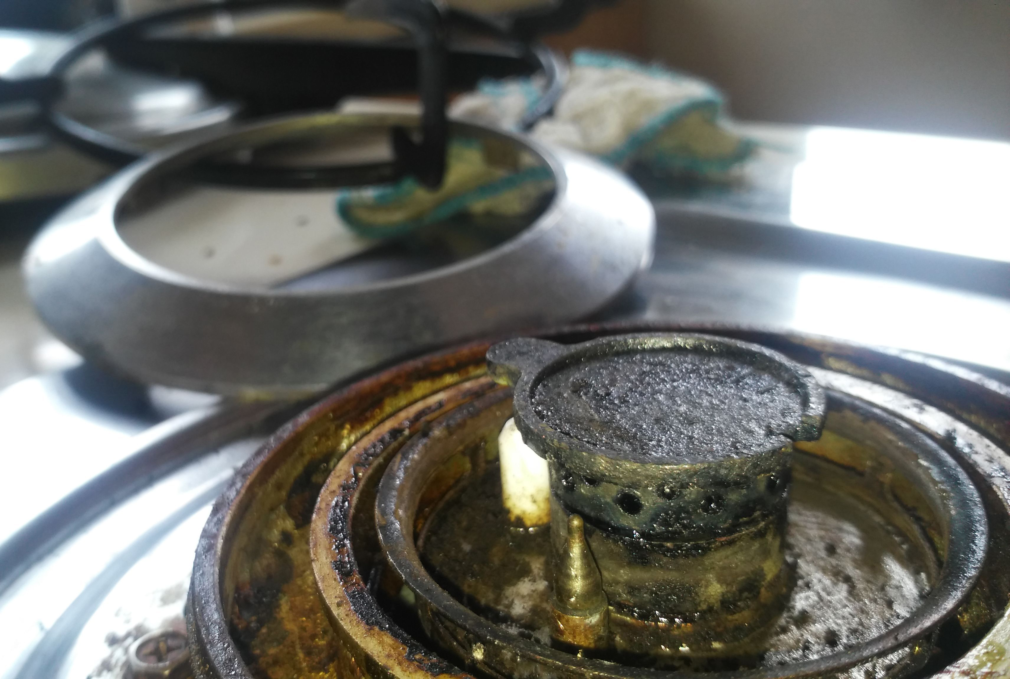 燃气灶点不着火自然熄火,燃气灶点不着自动灭