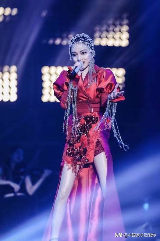 张韶涵从一片荆棘里开出花来,张韶涵从黑暗到黎明