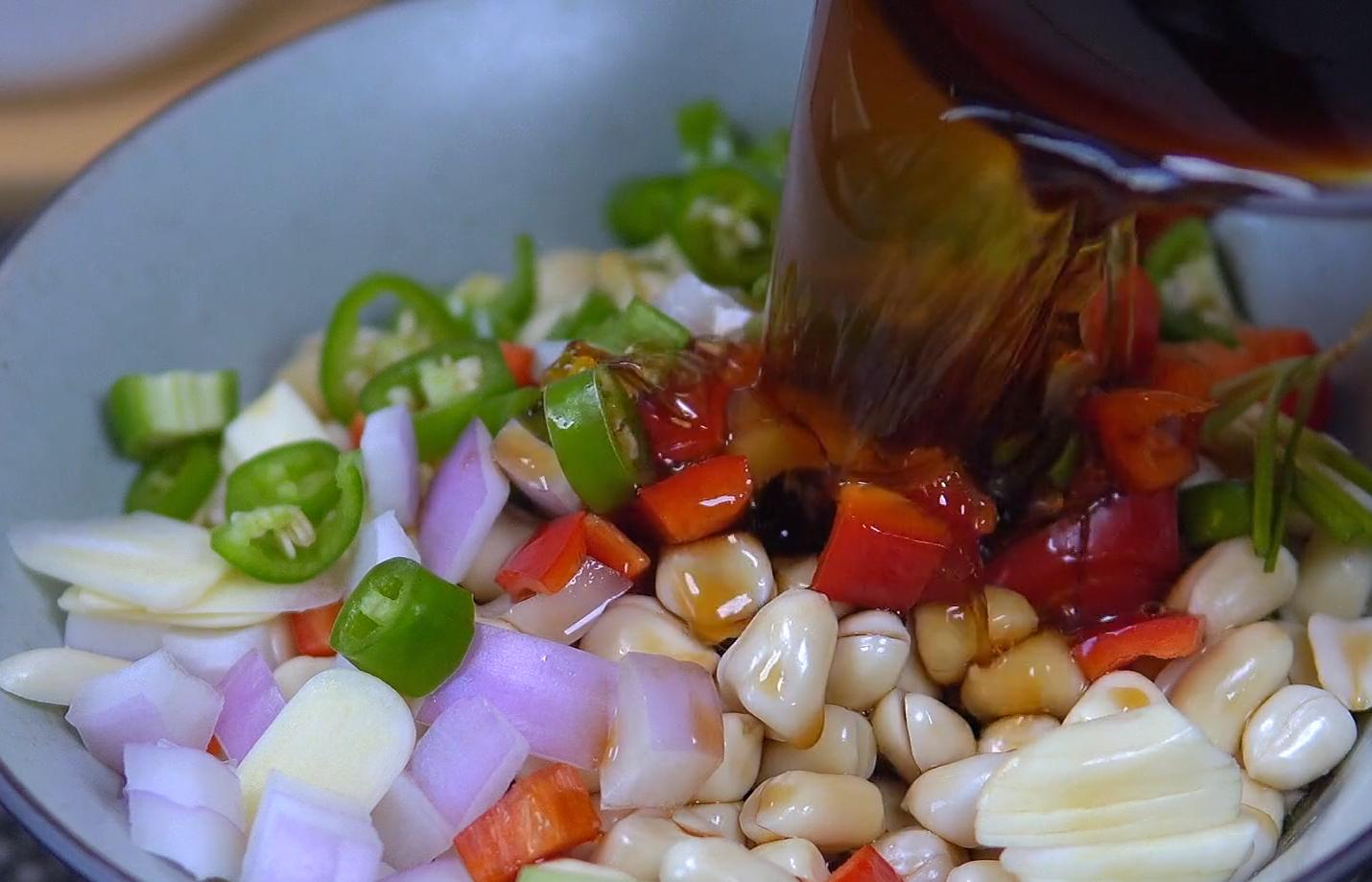 油炸花生泡醋吃可以吗有什么效果,花生泡醋的正确做法与吃法是什么