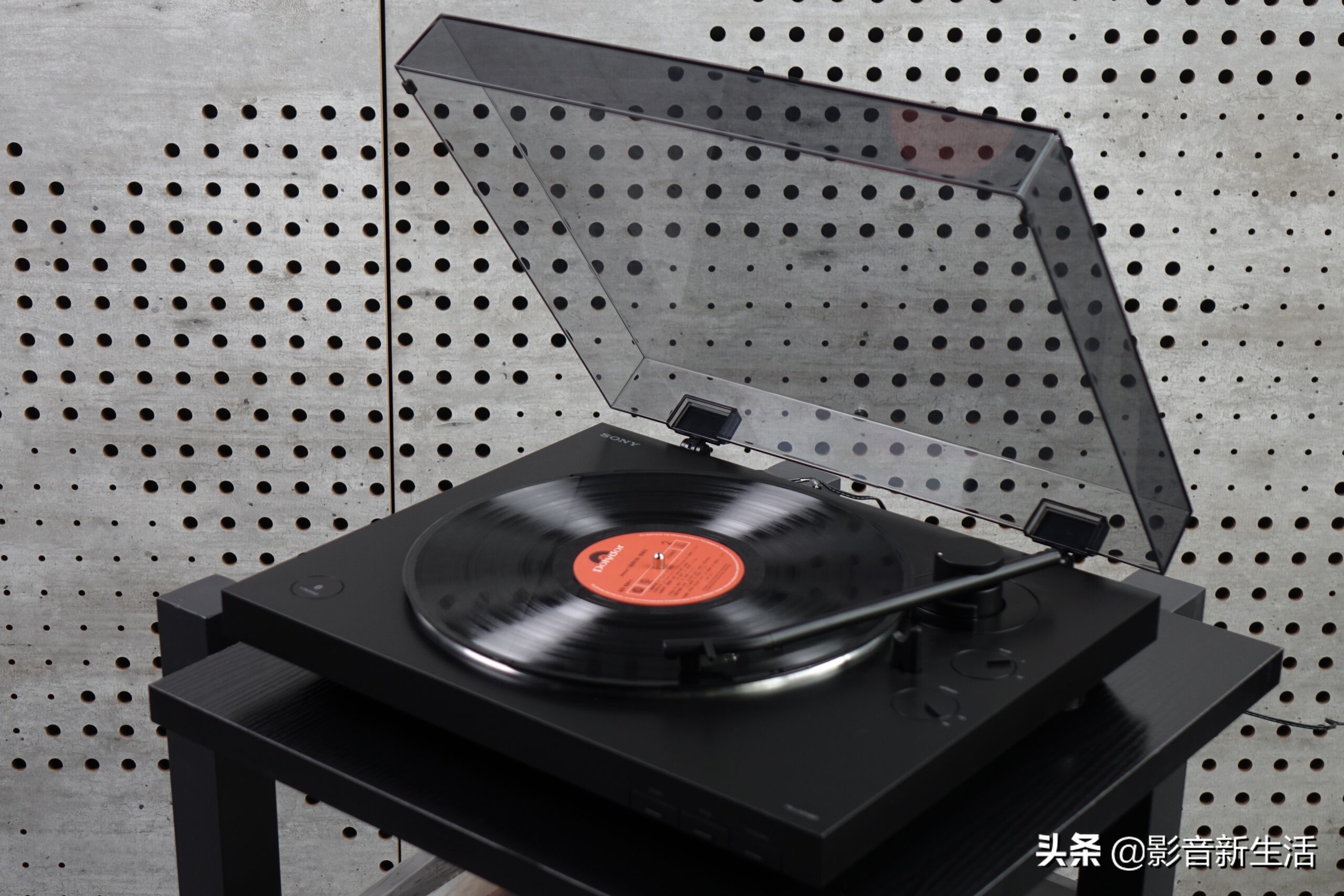 “摆脱繁琐的连接”SonyPS-LX310BT黑胶唱片机