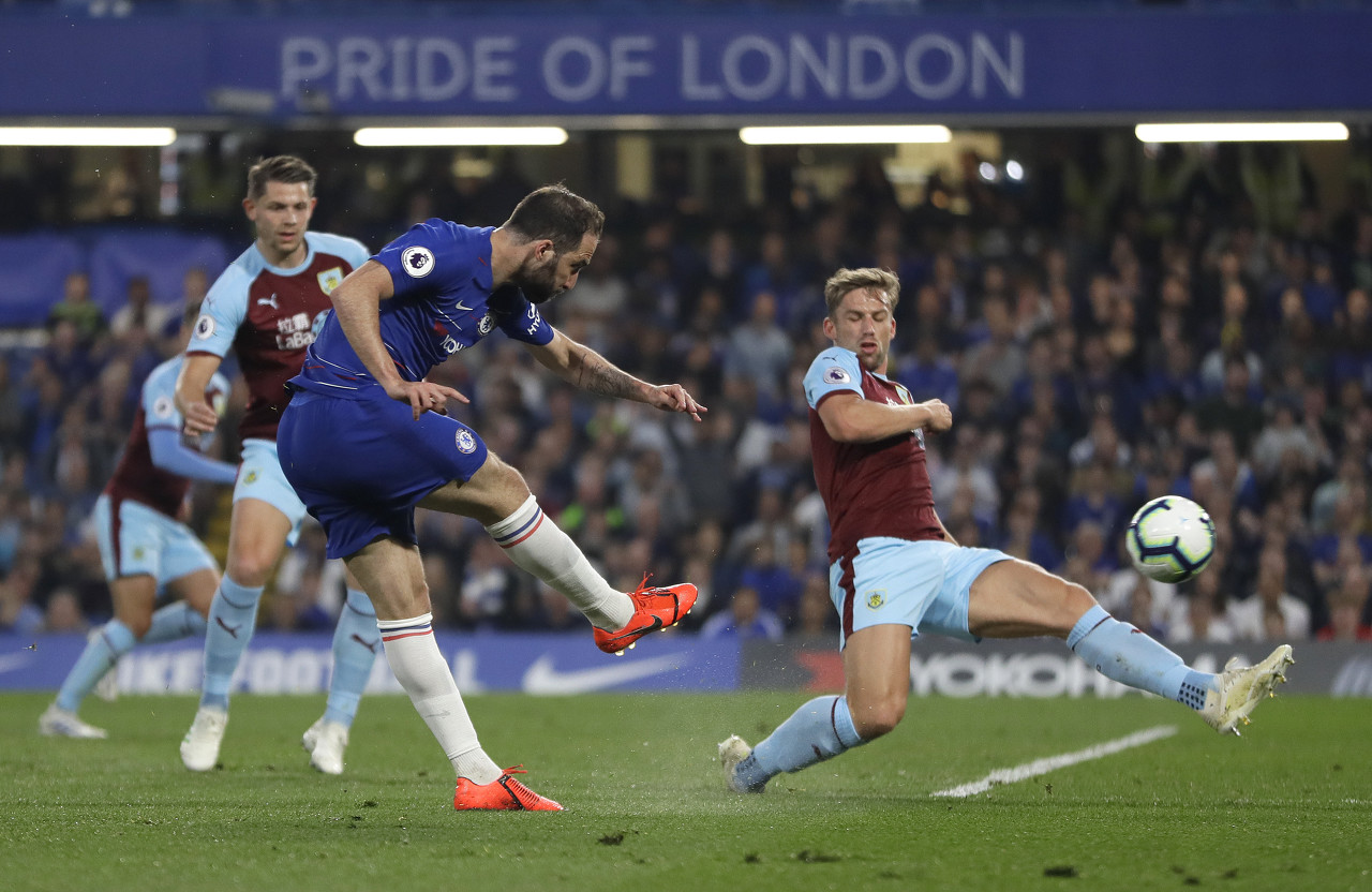 乱花渐欲迷人眼媒体经济烟雾弹，高层操作看不懂球迷一厢情愿