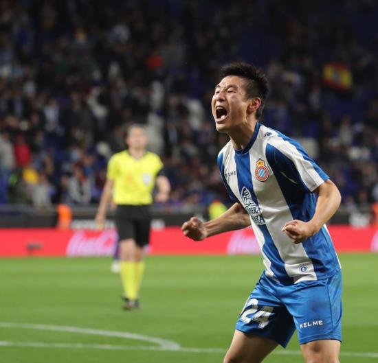 武磊进球央视解说,足球武磊神仙级跑位地狱级射门