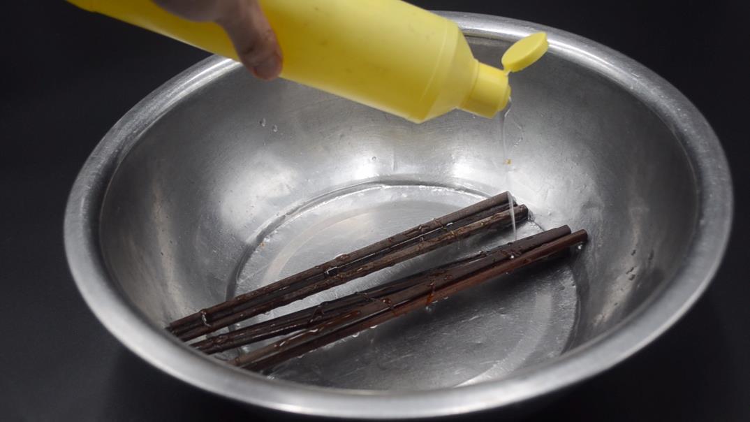 经常用筷子的要留意，现在知道为时不晚，尽早叮嘱家人，太重要了