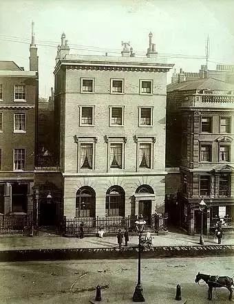 好物之走进英国丨川宁：在英国，没有什么是一杯下午茶解决不了的